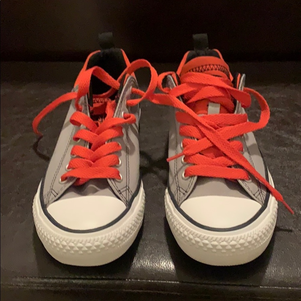 Women’s tennis shoes